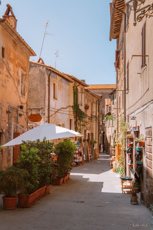 pitigliano town centre