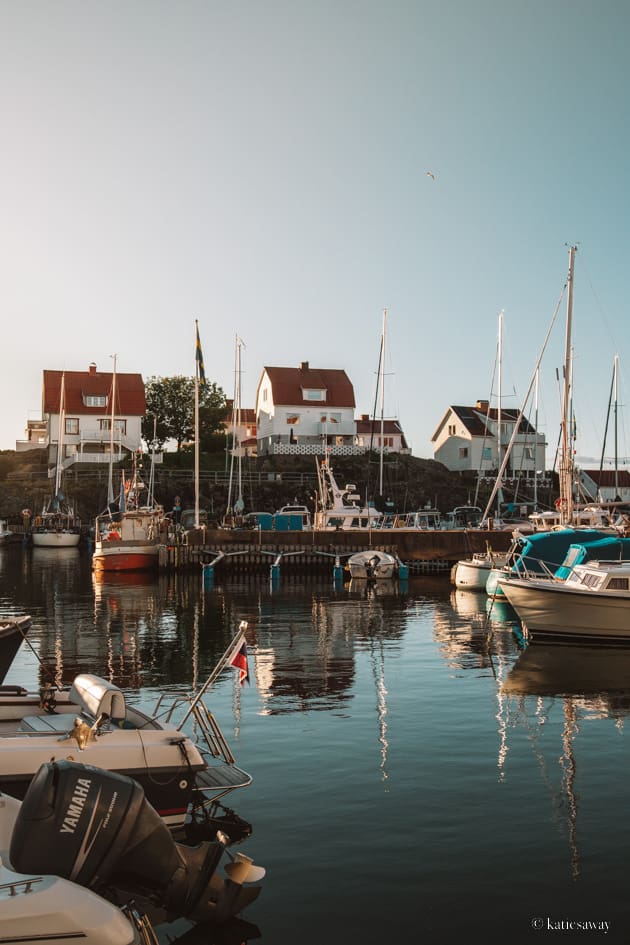 åstol hamn at sunset