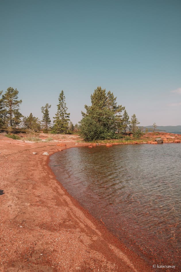 the red sand of Rödskateviken and Bockviken Trysunda