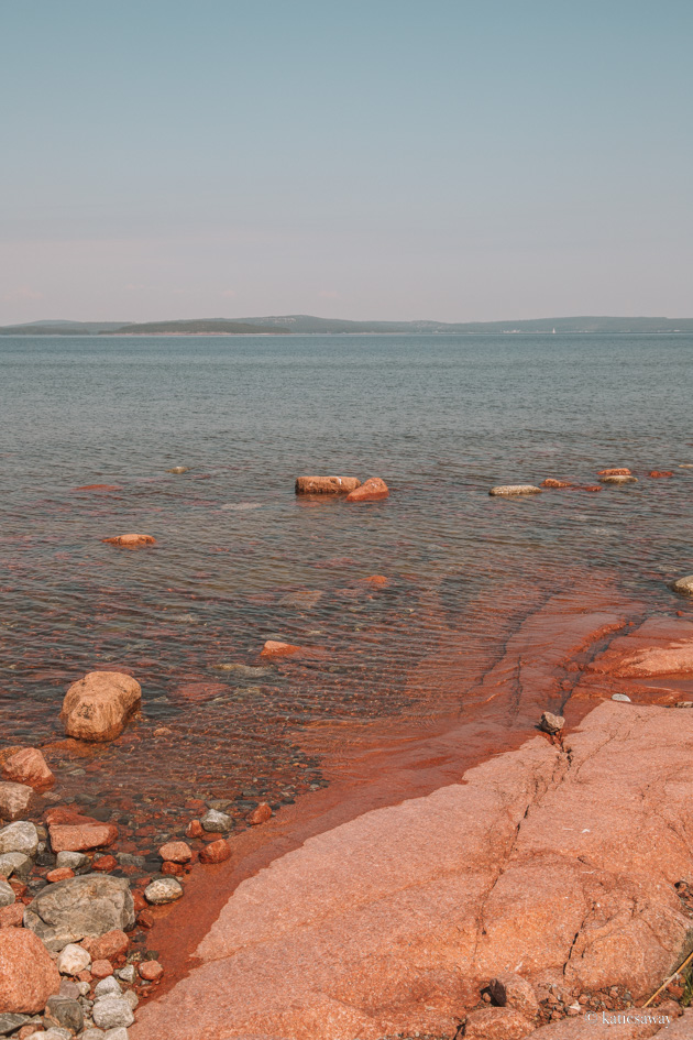 the red sand and blue water of Rödskateviken and Bockviken Trysunda