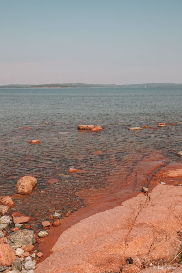 the red sand and blue water of Rödskateviken and Bockviken Trysunda