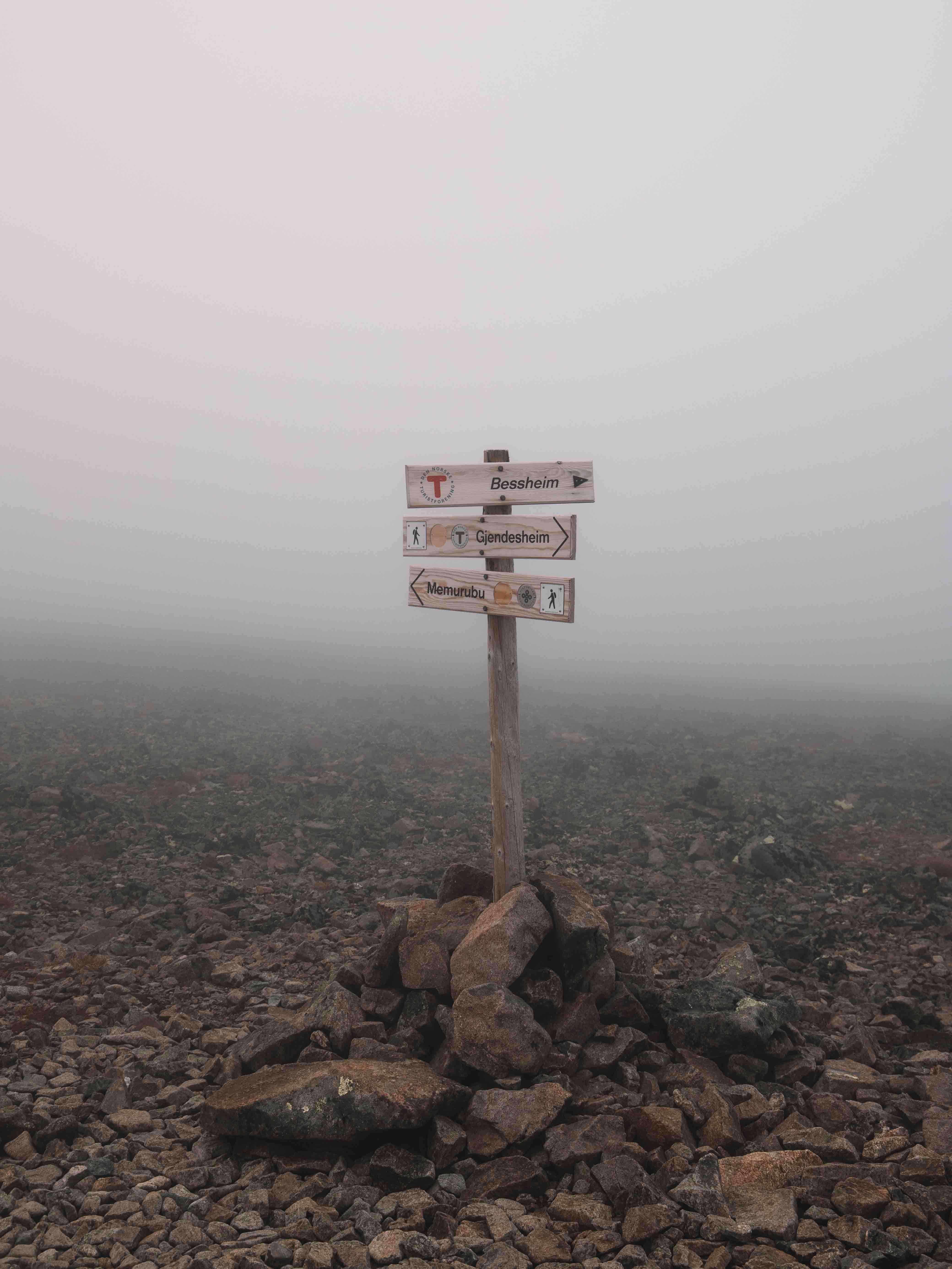 besseggen hike in the mist