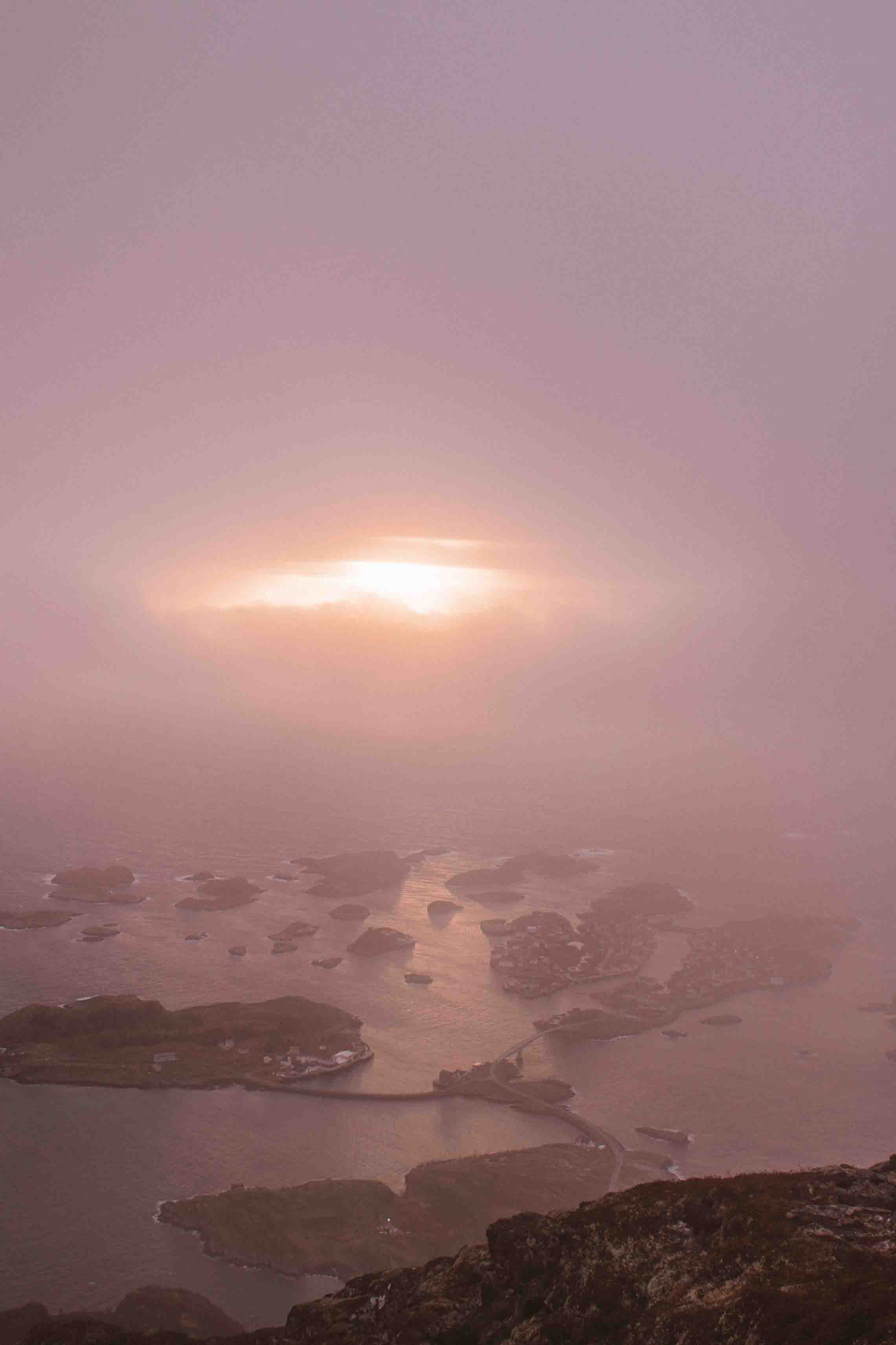 Festvåntind at sunset in winter