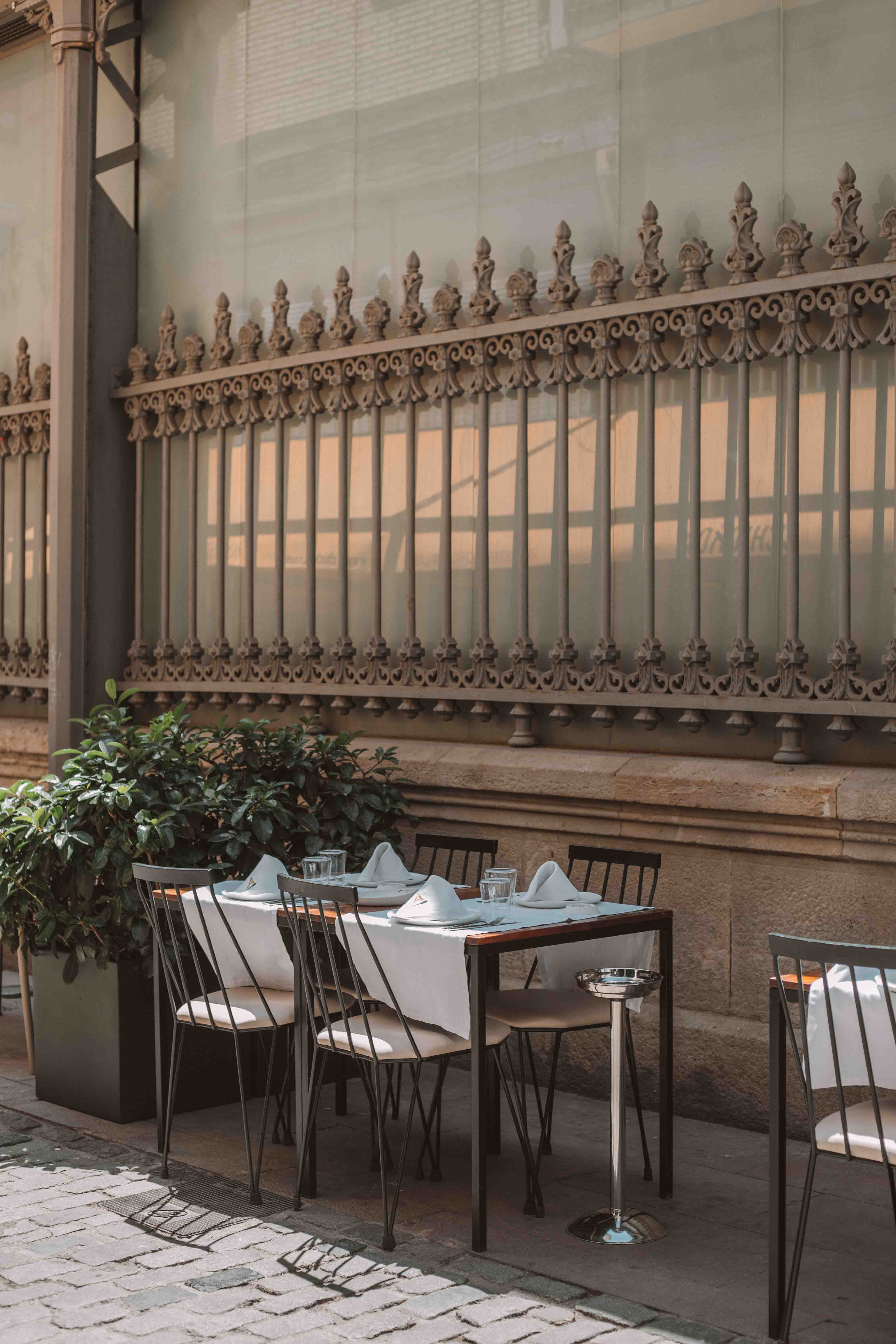 outside dining area Casa Amelia in Barcelona