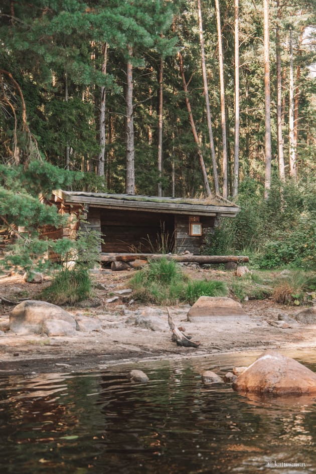 A wind shelter by a sandy beach in vättlefjäll nature reserve