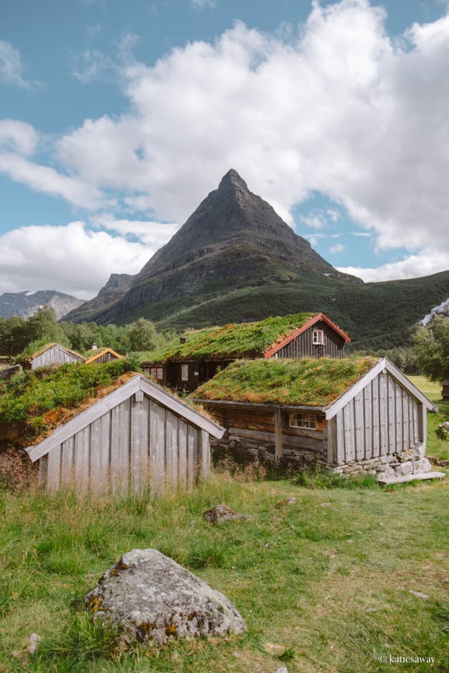 Renndølsetra mountain cabins in innerdalen valley